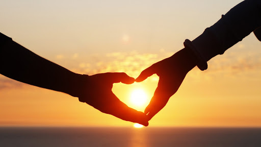 Что такое любовь: основные признаки, стадии и отличия от влюбленности